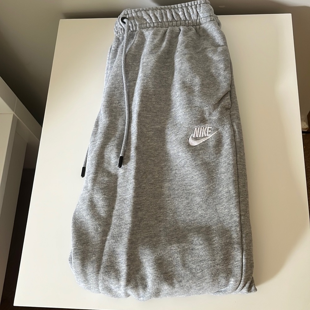 Nike Sportswear Essential Fleece Jogger | Size Small | Very Good Condition